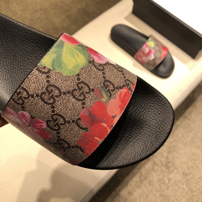 Gucci Slippers 35