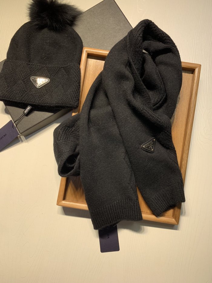 Hat & Scarf Prada 2