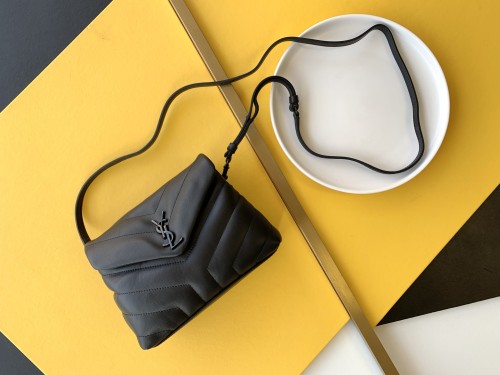 Handbags SAINT LAURENT 467072 size 20X14X7 cm