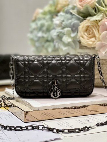 Handbag Dior 0977 size 18.5 x 10 x 4 cm