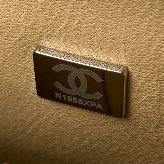 Handbag Chanel A01112 size 15.5x25.5x6.5 cm