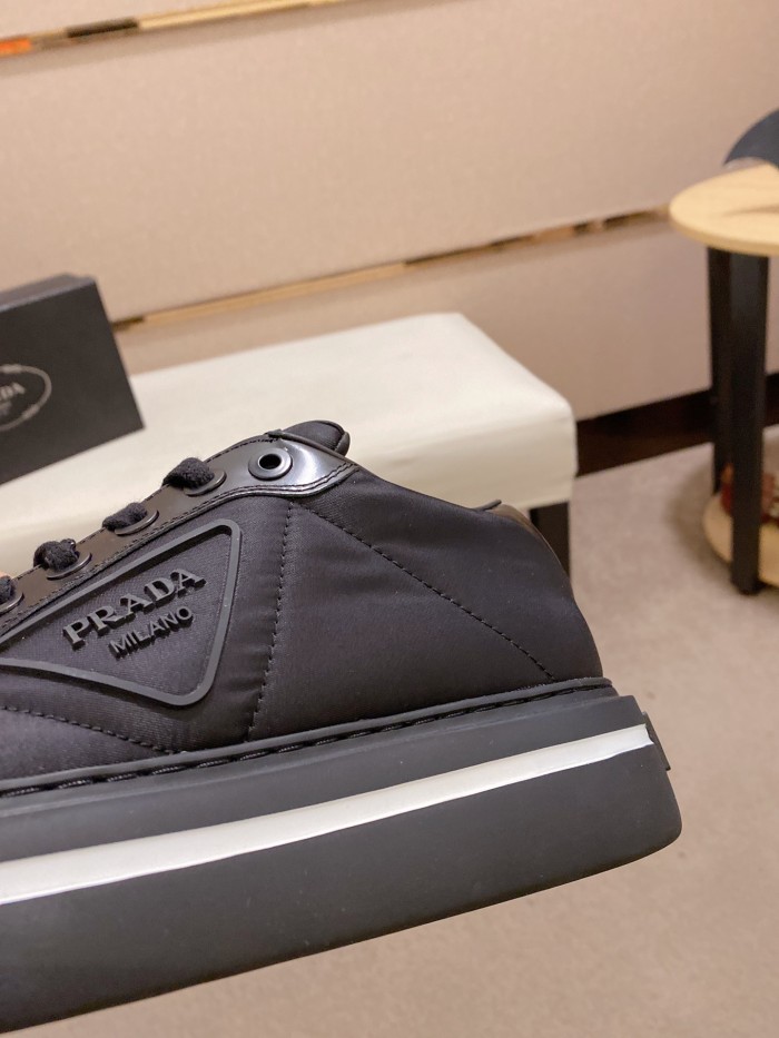 Prada Low Top sneaker 14
