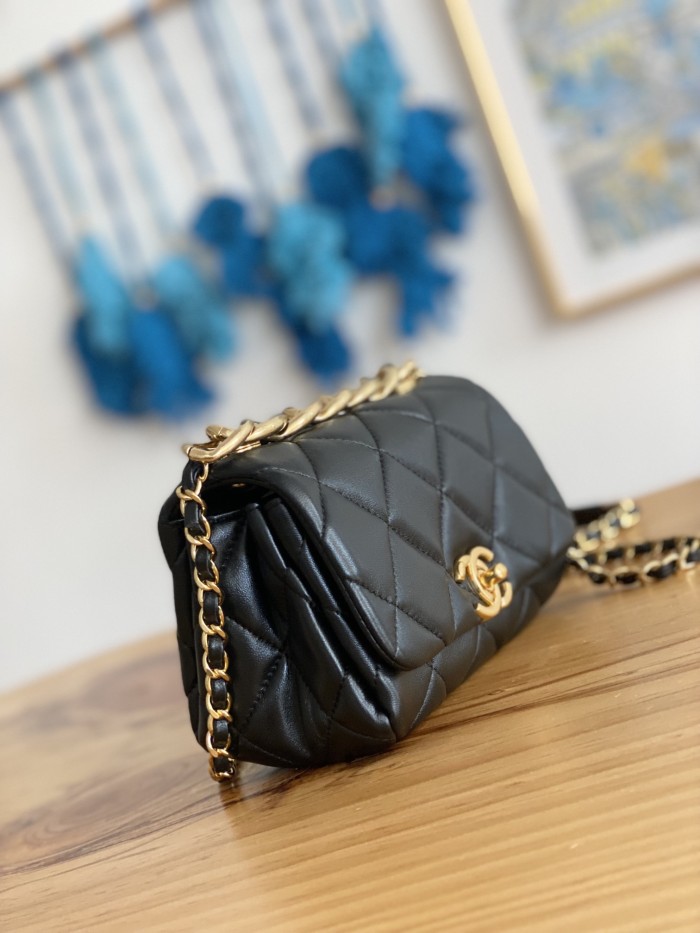 Handbag Chanel 3365 size 17X11.5X8.5 Cm