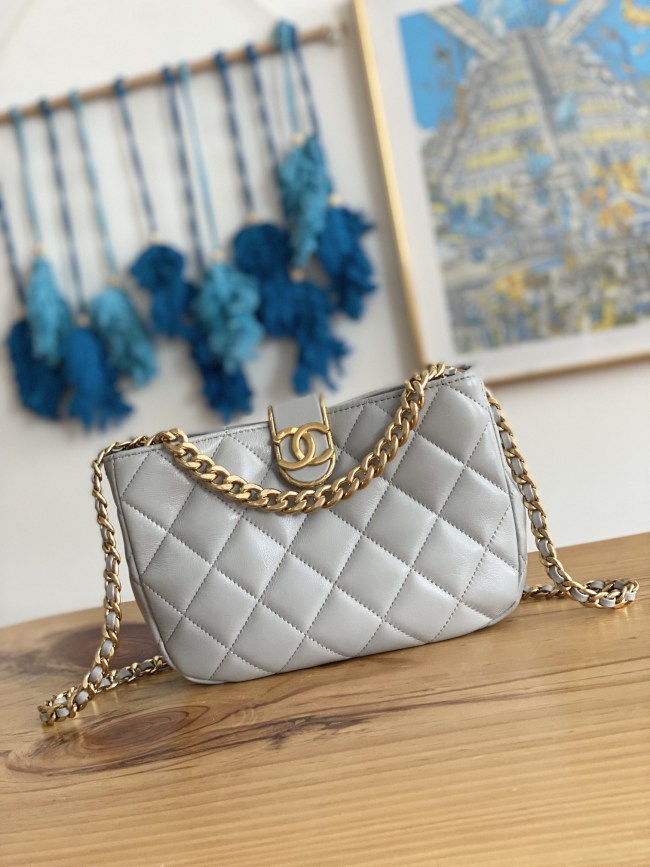 Handbag Chanel 3476 size 17*23*7* cm