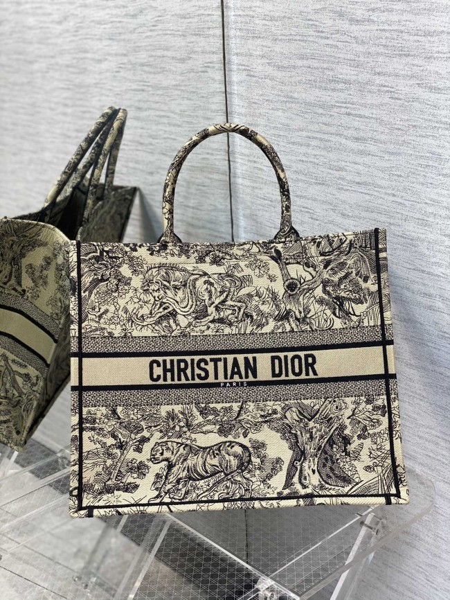 Handbag Dior size 42*18*35 cm