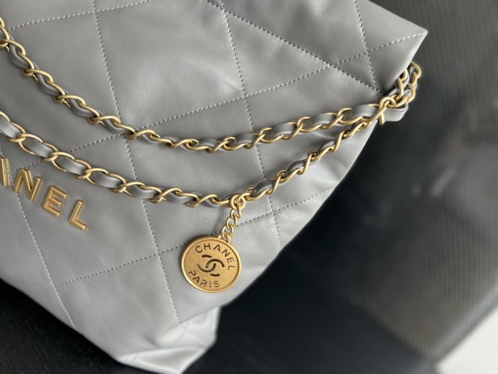 Handbag Chanel size 35cmx37cmx7 cm