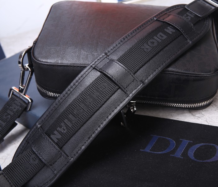 Handbag Dior 93307 size 22*15*6 cm