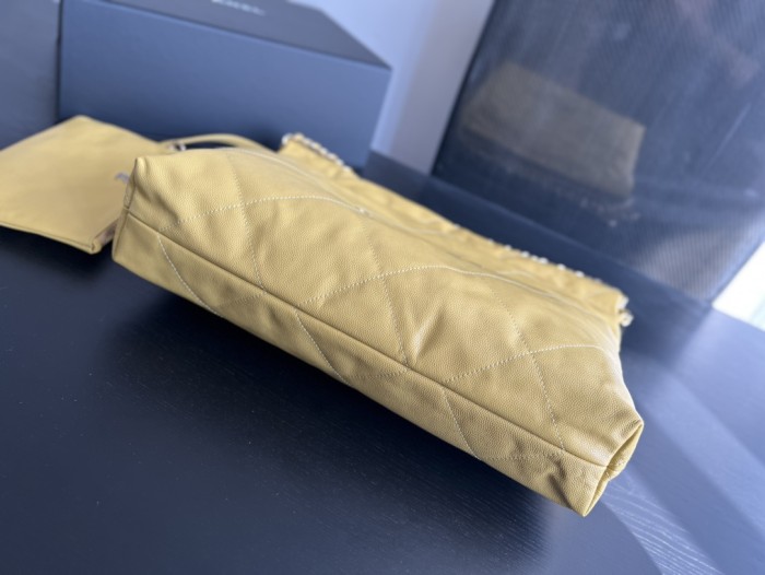 Handbag Chanel size 39cmx42cmx8 cm