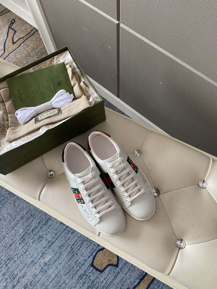 Gucci Women's Ace sneaker with bee sneaker 4