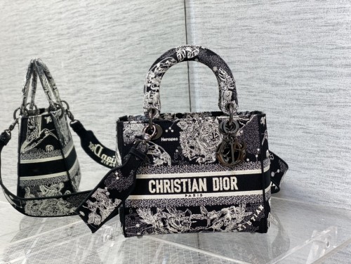 Handbag Dior size 24 cm