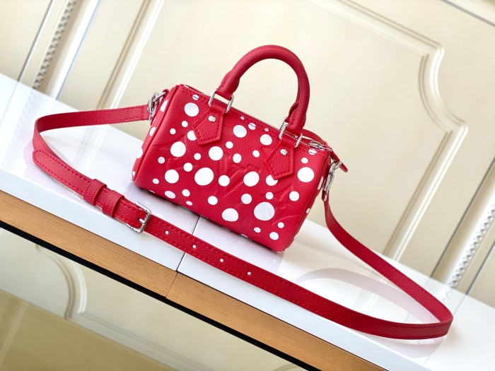 Handbag Louis Vuitton M81910 size 16X11X9cm