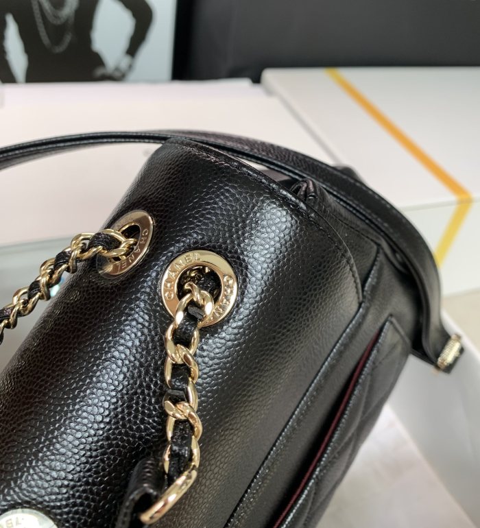 Handbag Chanel size 20x19x12 cm