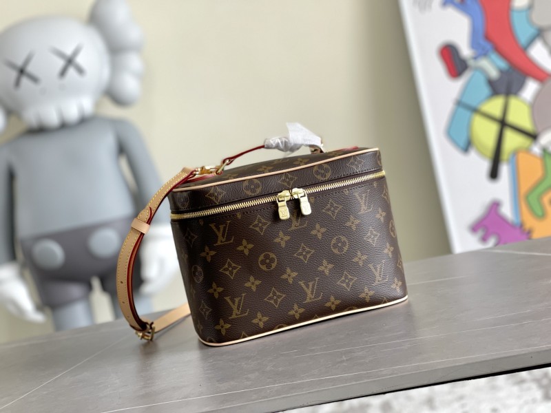 Handbag Louis Vuitton M42265 size 24.0 x 18.0 x 14.5 cm M44495 size 20×13.5×12 cm M44936 size:14*10.2*8.5cm