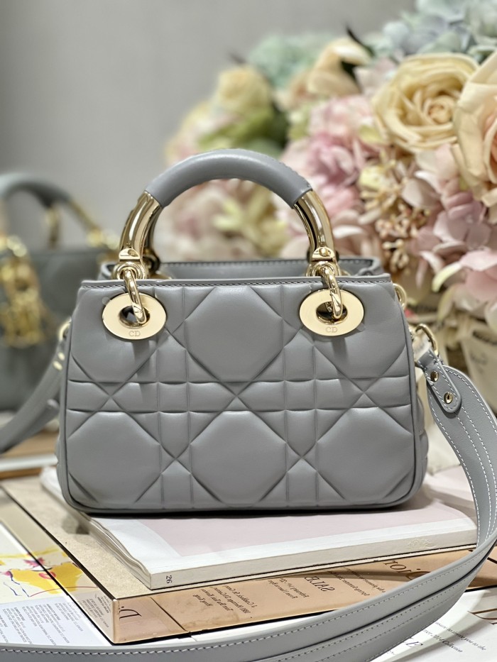 Handbag Dior 0062 size 19*13*8 cm