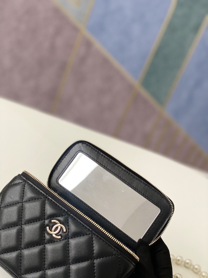 Handbag Chanel 81192 size 9.5-17-8 𝗰𝗺