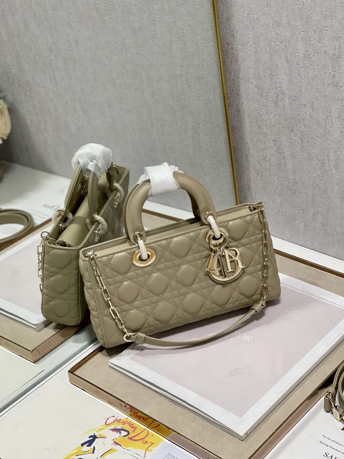 Handbag Dior 0540 size 26*6*14 cm