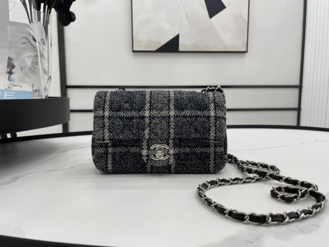 Handbag Chanel size 20 cm