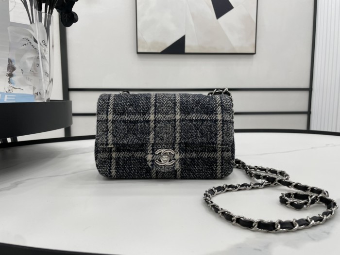 Handbag Chanel size 20 cm