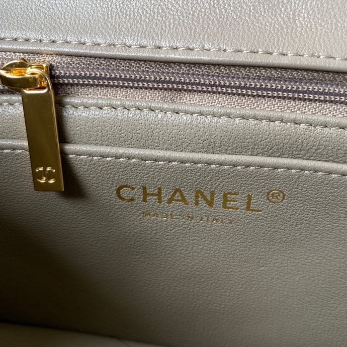 Handbag Chanel size 20 cm