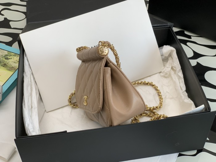 Handbag Chanel 99210 size 12.5*14*6 cm