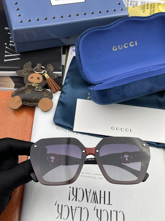 Sunglasses Gucci G7177