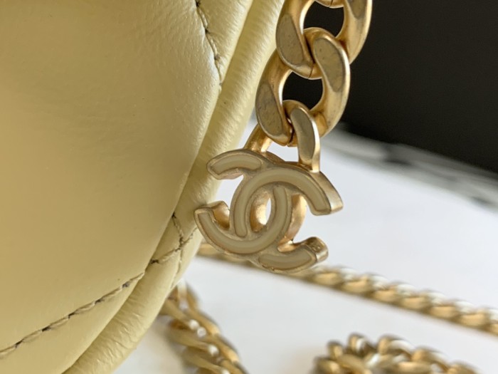 Handbag Chanel size 21 cm