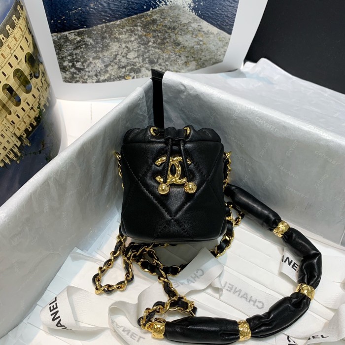 Handbag Chanel 82330 size 10 9 9 cm
