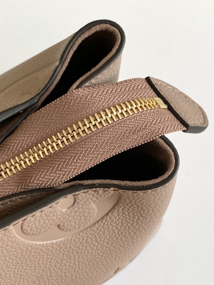 Handbag Louis Vuitton M45833 size 34 x 24 x 15 cm