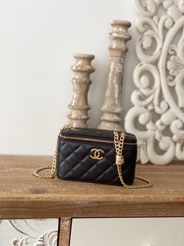 Handbag Chanel 81222 size 16.5 cm