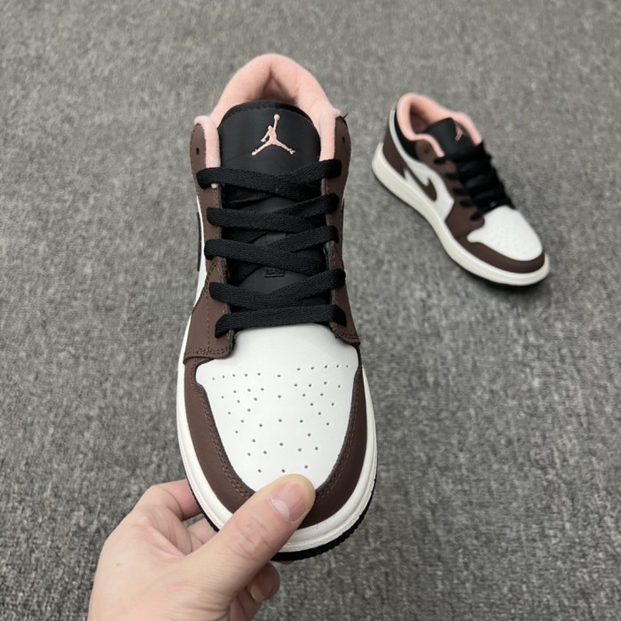 Jordan 1 Low Mocha
