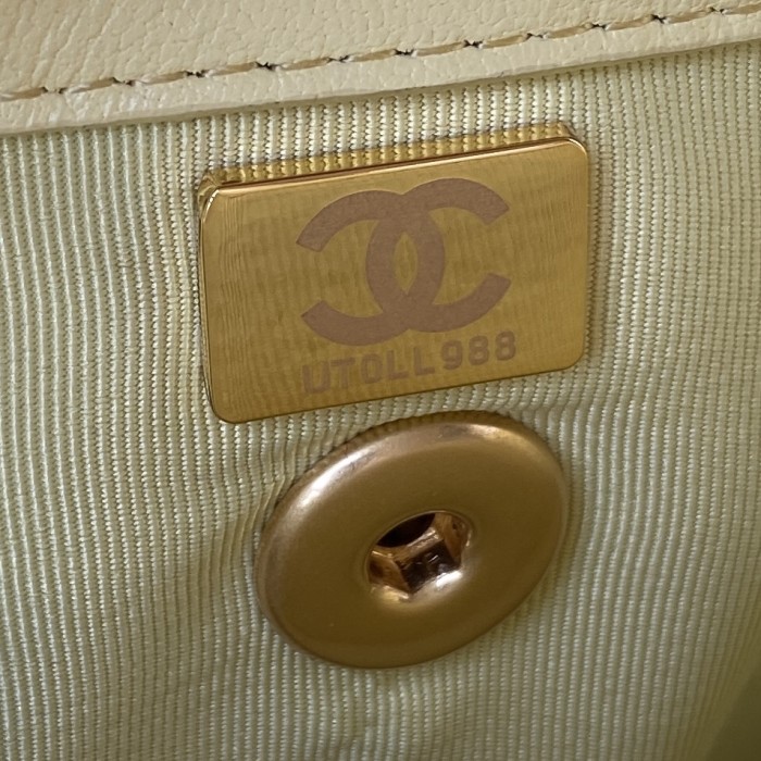 Handbag Chanel AS3011 size 21x13x7 cm