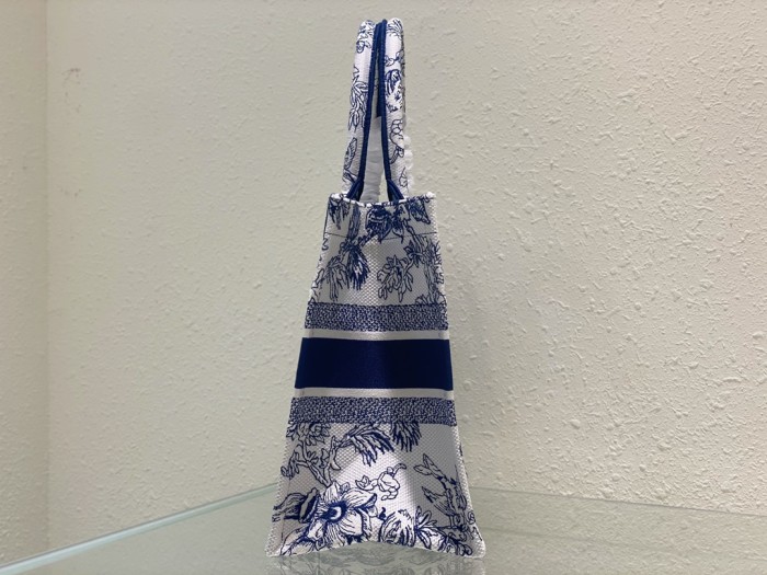 Handbag Dior size 36 x 27.5 x 16.5 cm