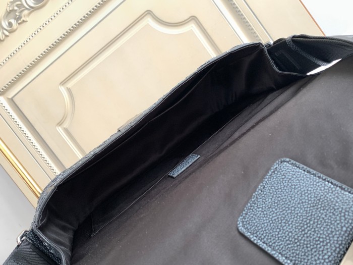 Handbag Louis Vuitton m21358 size 35 x 24 x 8 cm