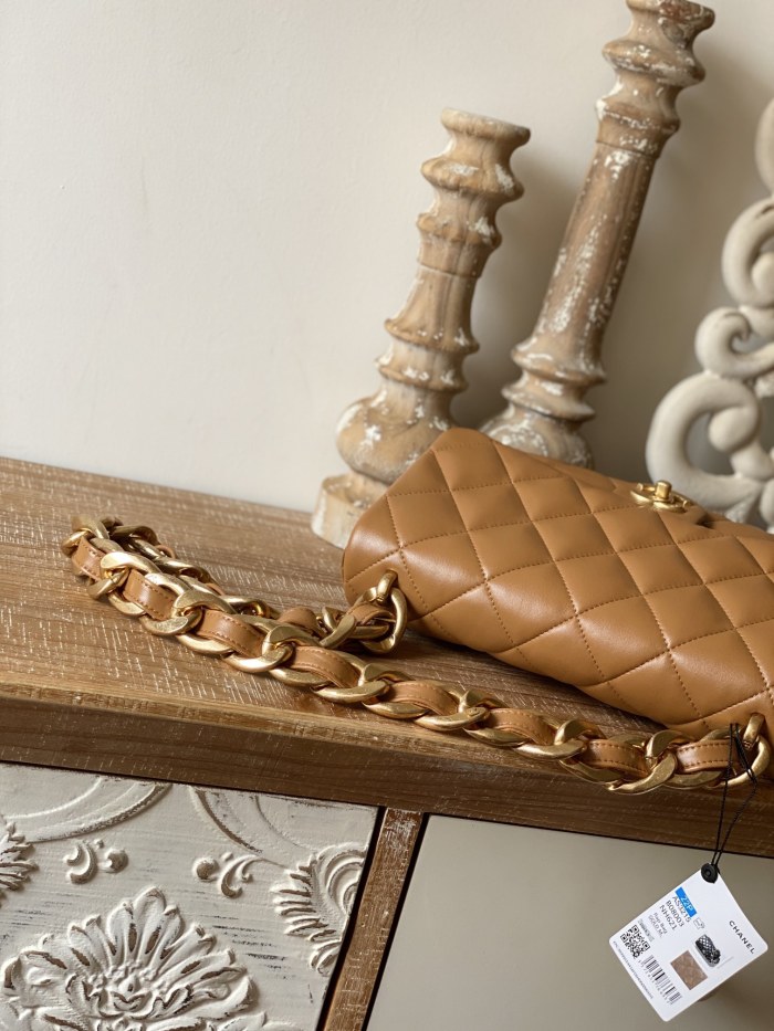 Handbag Chanel 3215 size 18*27*8 cm