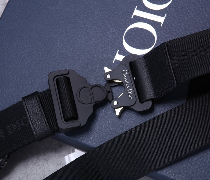 Handbag Dior size 20x28.6x5 cm