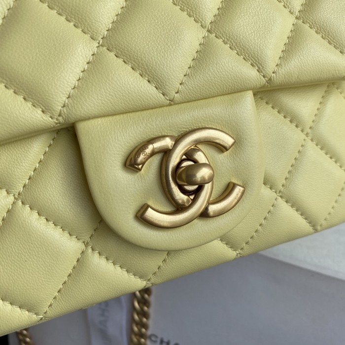 Handbag Chanel AS2379 size 12*17*8 cm