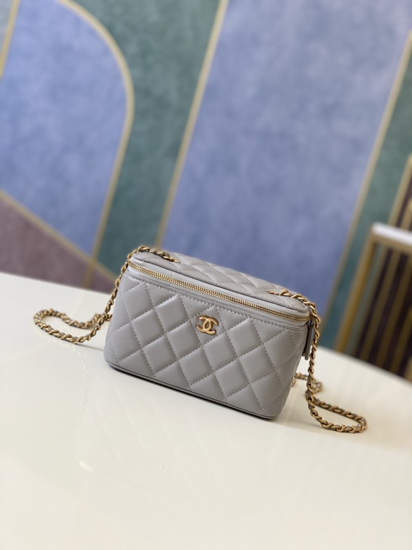 Handbag Chanel 81138 size 16 9.5 8 cm