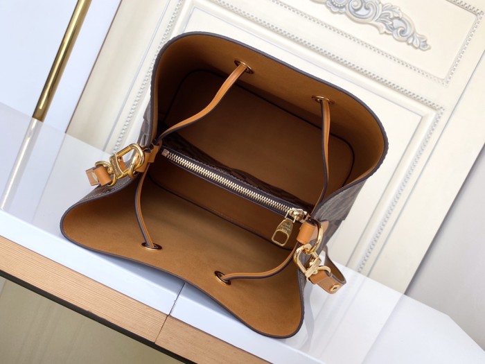 Handbag Louis Vuitton M44022 size 26.0 x 22.0 x 27.0 cm