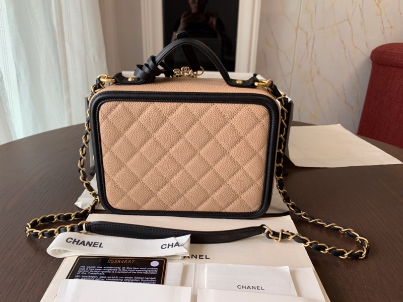 Handbag Chanel size 21 cm