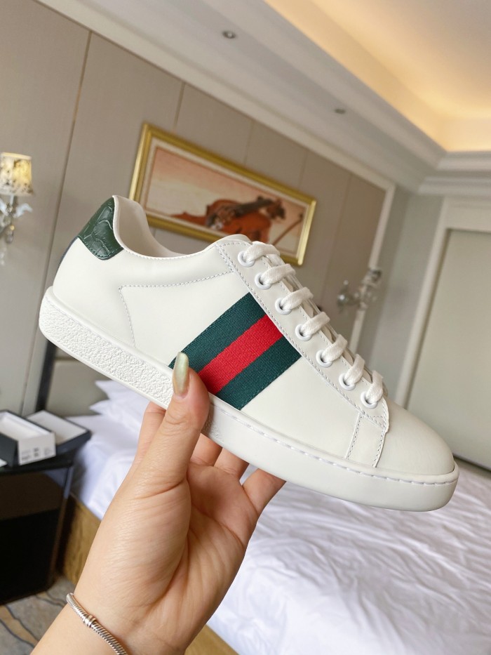Gucci Women's Ace sneaker with bee sneaker 4