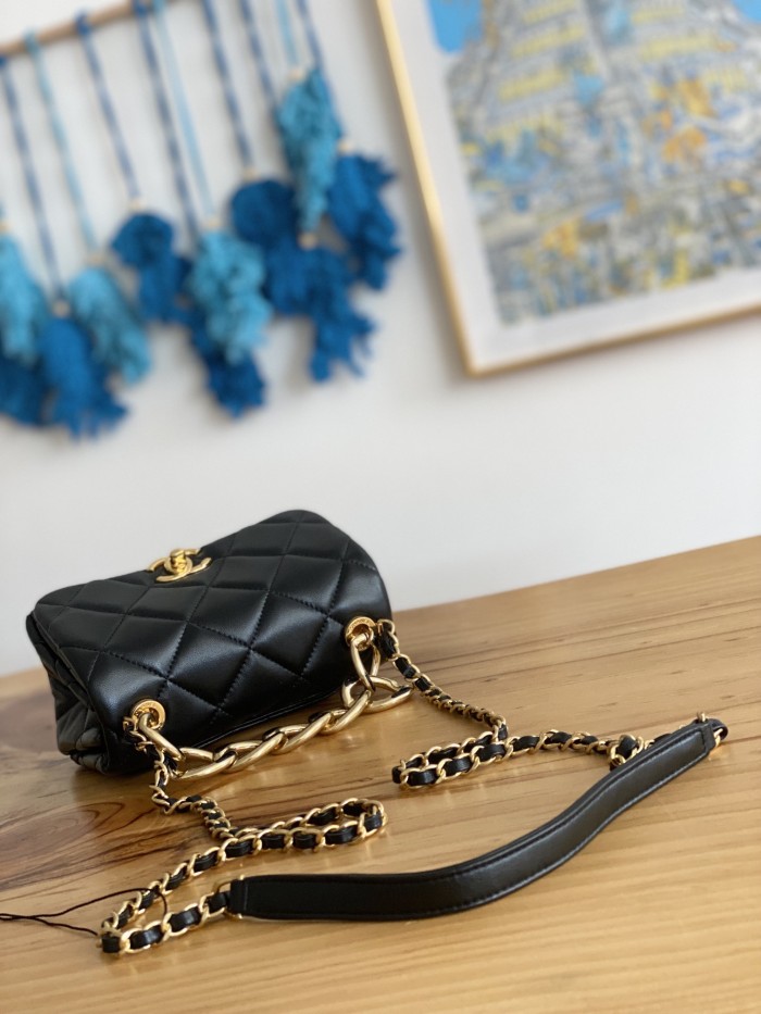 Handbag Chanel 3365 size 17X11.5X8.5 Cm