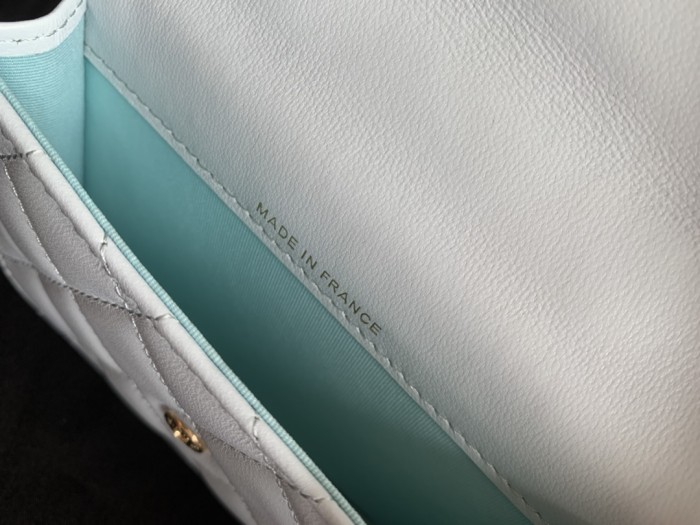 Handbag Chanel AP2200 size 12.5cmx9.5 cm