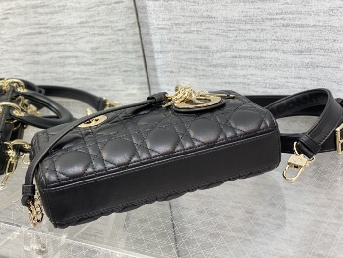 Handbag Dior size 22.5*6*11.5 cm