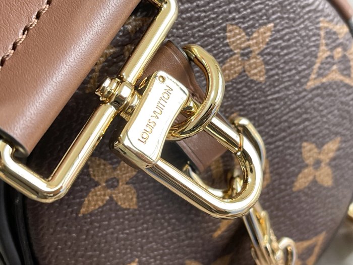 Handbag Louis Vuitton M57835 size 19*9*9cm