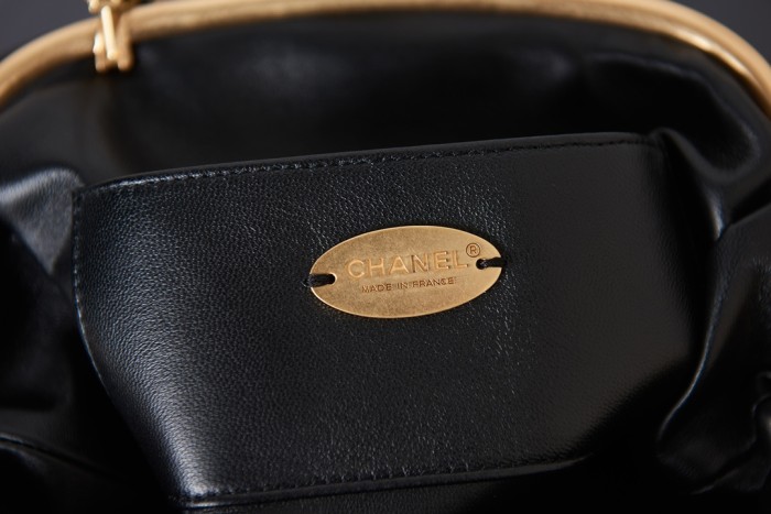 Handbag Chanel AS2137 size 16 27.5 14 cm