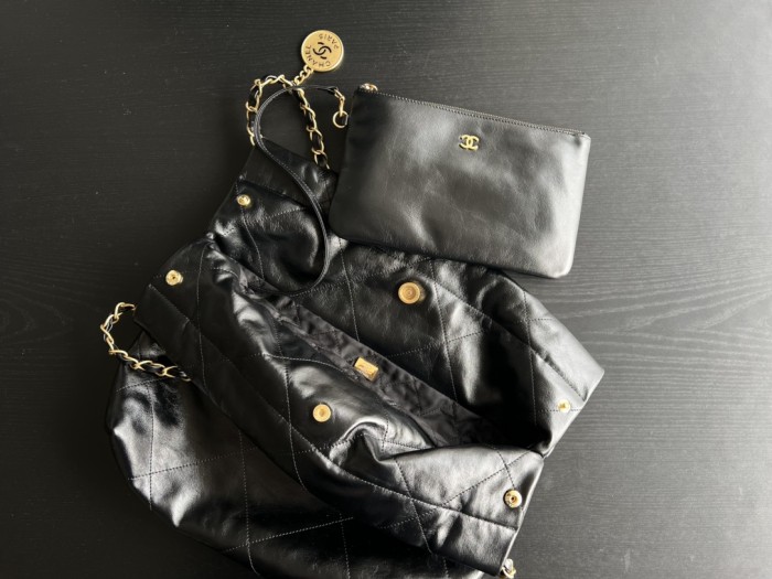 Handbag Chanel size 35cmx37cmx7 cm