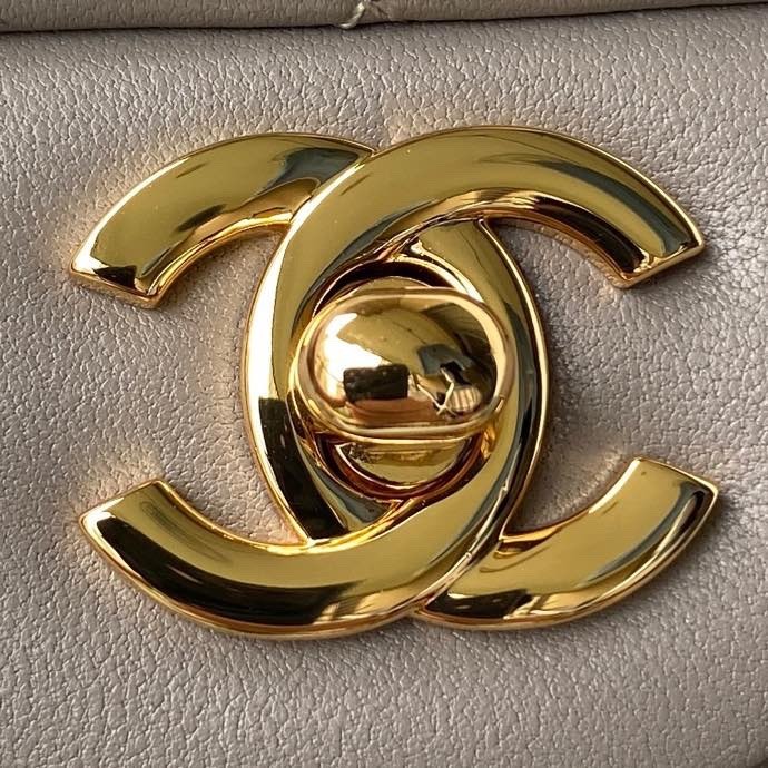 Handbag Chanel size 20 cm