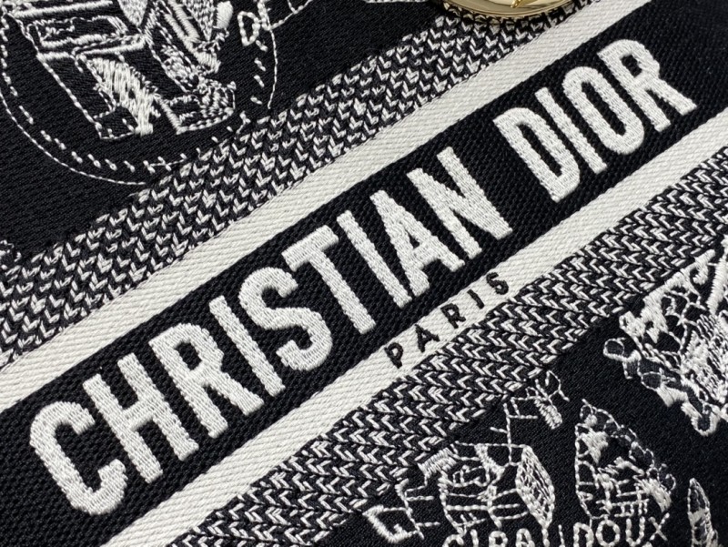 Handbag Dior size 24*11*20 cm