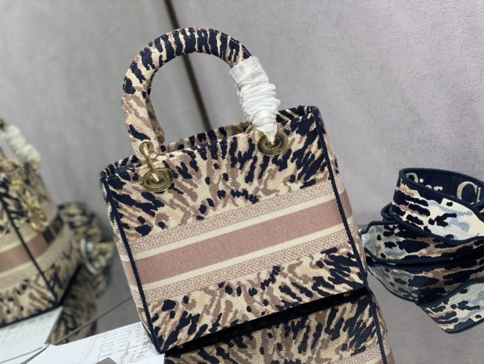 Handbag Dior size 24 cm