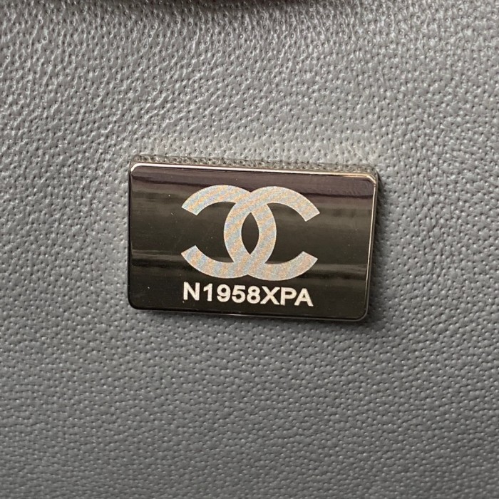 Handbag Chanel size 20 cm